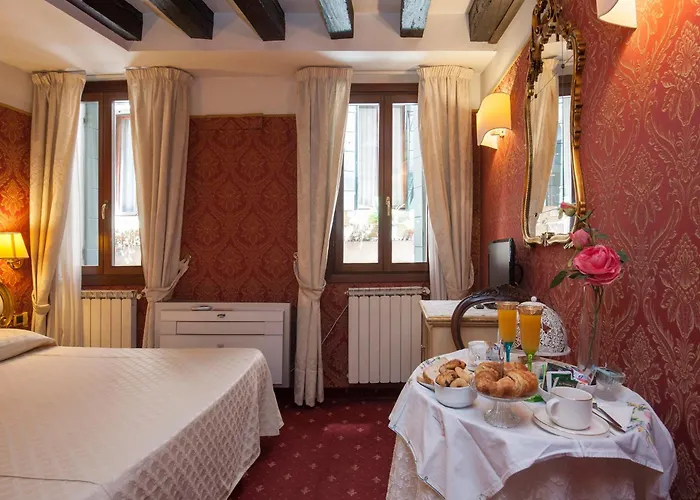 Ca' Della Loggia 3* Velence