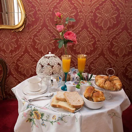 Ca' Della Loggia Couette-café 3*