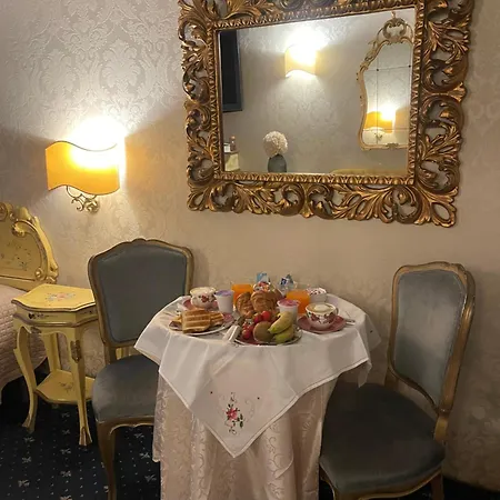 Ca' Della Loggia Bed & Breakfast 4*