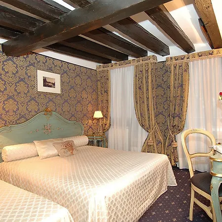 Ca' Della Loggia 4*