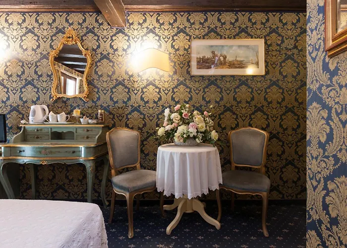 德拉洛奇亚酒店