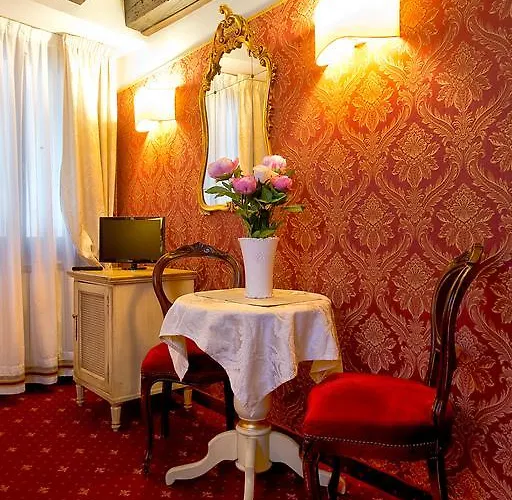 德拉洛奇亚酒店