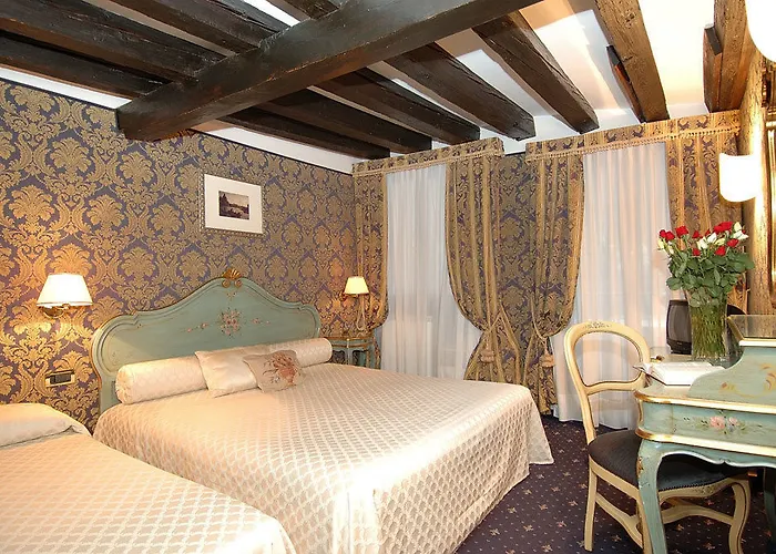 德拉洛奇亚酒店 3*